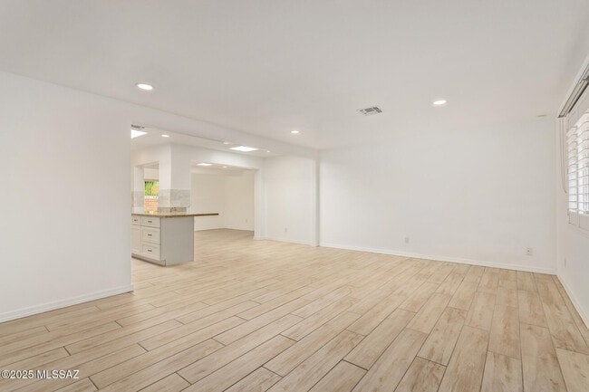 Building Photo - 434 S Vista Del Rio