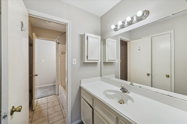 Building Photo - 2007 Country Village Blvd