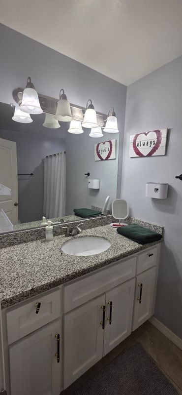 Building Photo - 624 S Vaughn Ave