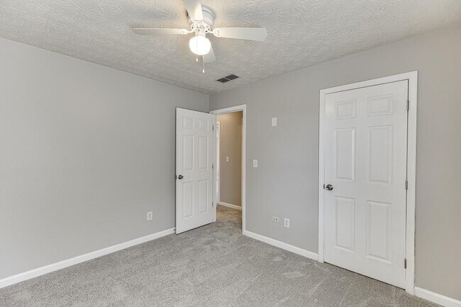 Building Photo - 678 Clairidge Elm Trail SW