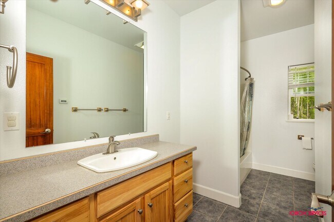 Building Photo - 2 BD, 2 BA Single-Family with Airstrip acc...