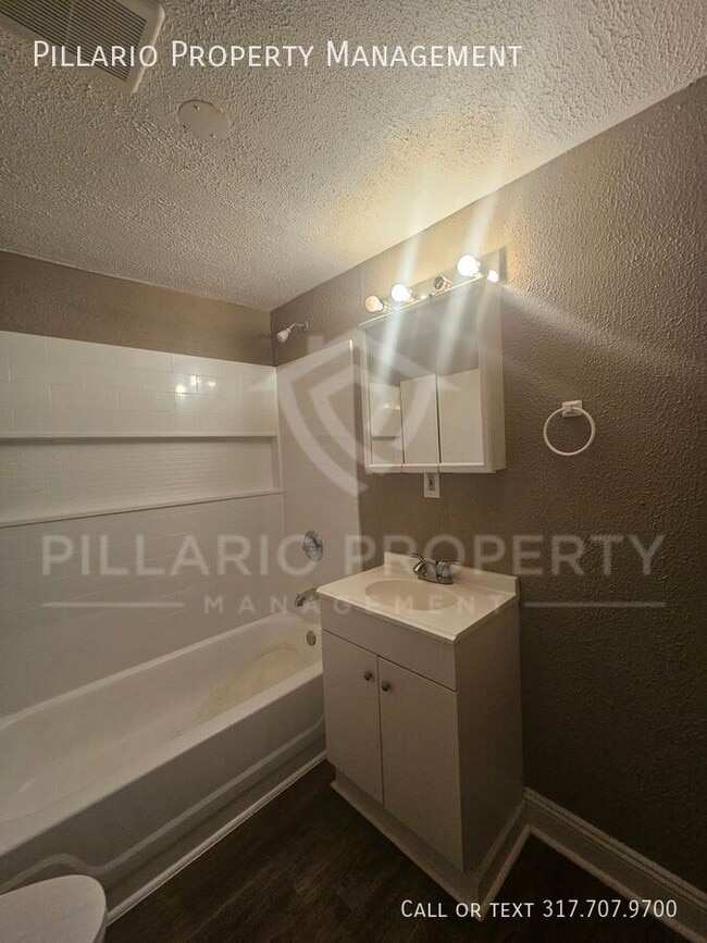 Building Photo - 633 E 38th St