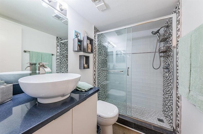 Building Photo - 6365 Bahia Del Mar Blvd S