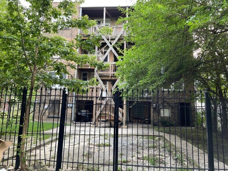 Building Photo - 7931 S Manistee Ave