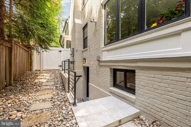 Building Photo - 5231 Watson St NW