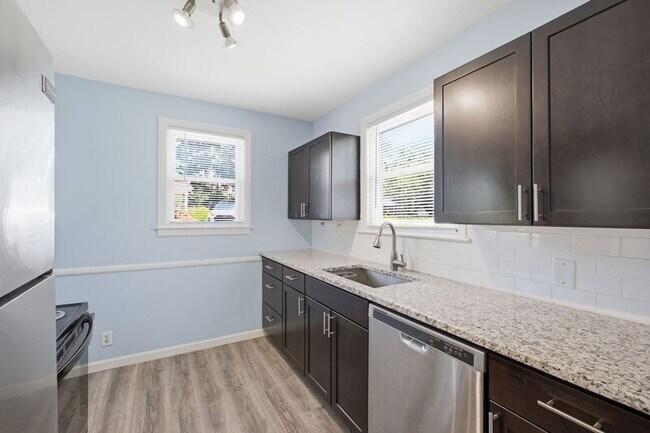Building Photo - 240 Ridgeway Dr