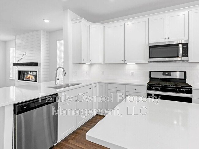 Building Photo - 162 Yorkshire Dr