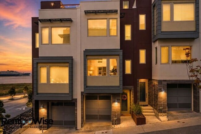 Building Photo - 594 Hudson Ave
