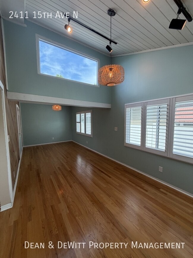 Building Photo - 2411 15th Ave N