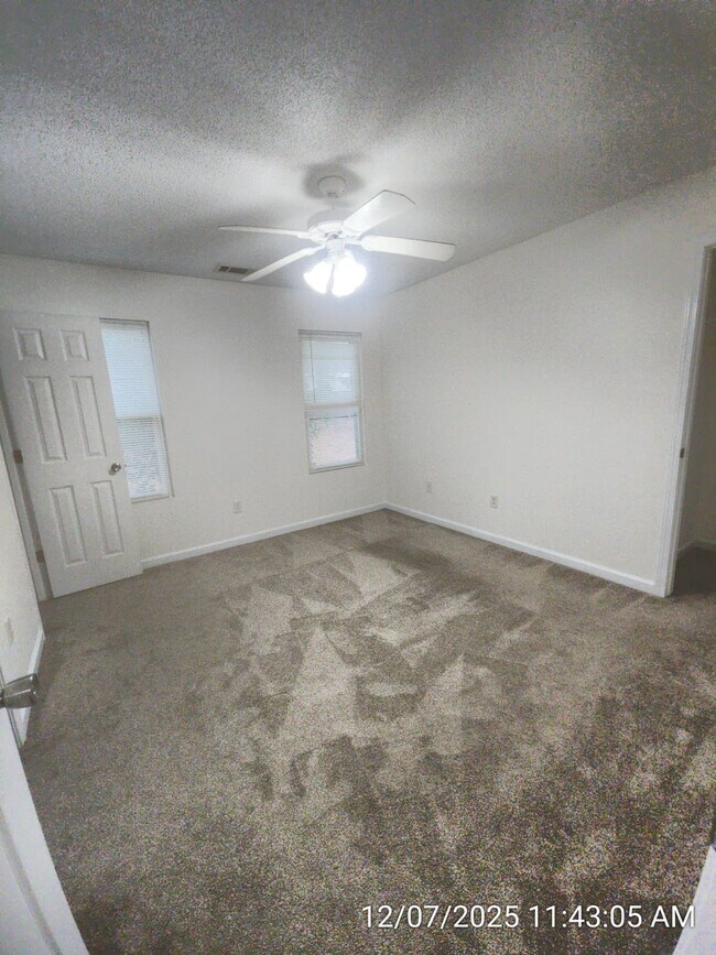 Building Photo - 323 Aubrey Ave