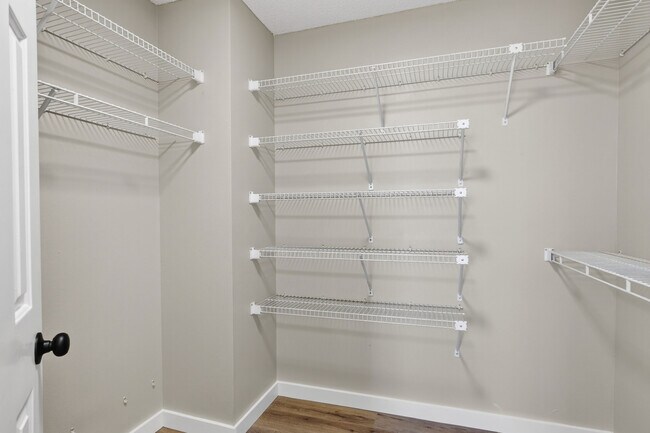 Building Photo - 802 Arietta Cir N