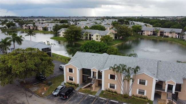 Building Photo - 820 N Franklin Ave