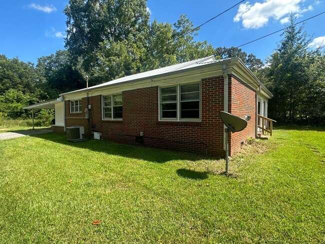Building Photo - 4515 Skyline Dr