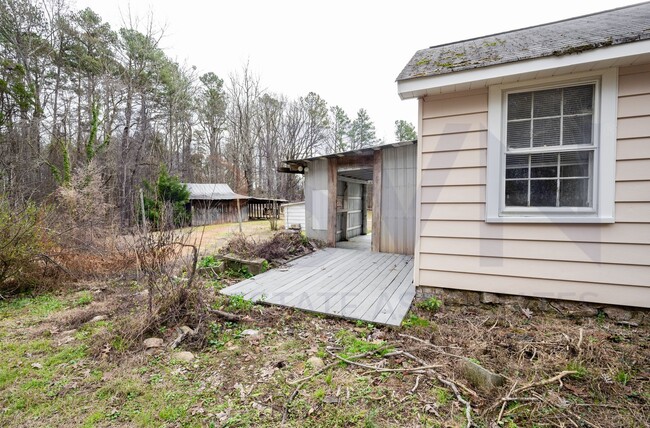 Building Photo - Your Ranch Home Awaits in Hillsborough!