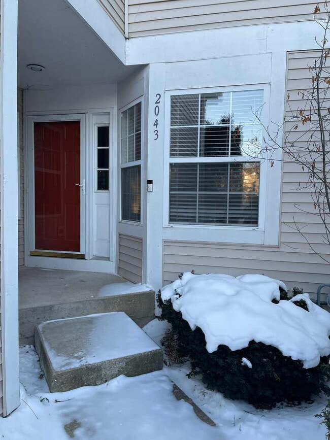 Building Photo - 2043 Orchard Ln