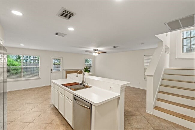 Building Photo - 222 Blushwood Pl