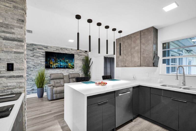 Building Photo - 1420 S 24th Terrace