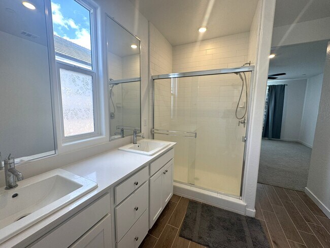 Building Photo - 1083 Traverse Dr S