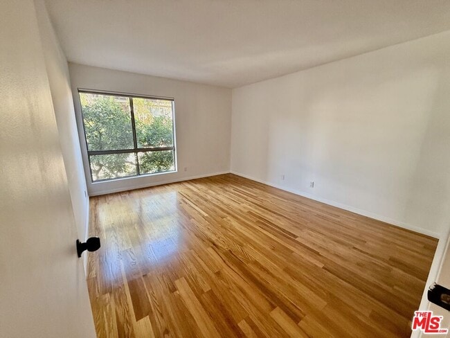 Building Photo - 5600 Kensington Wy