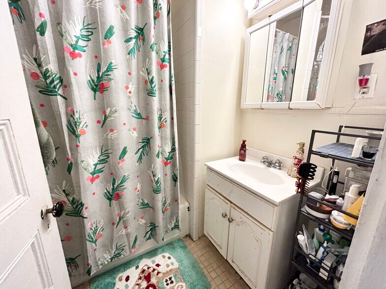 Building Photo - 96 Calumet St