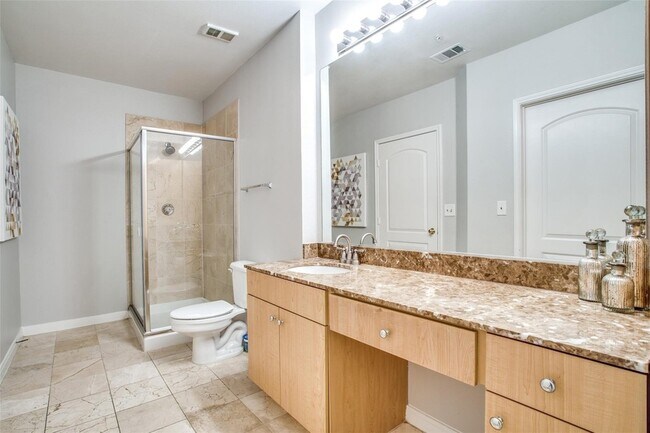 Building Photo - 3225 Turtle Creek Blvd Blvd