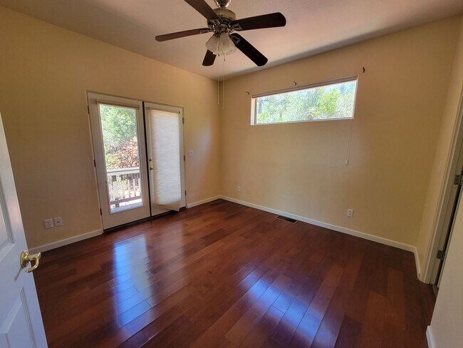 Building Photo - 255 Canyon Dr