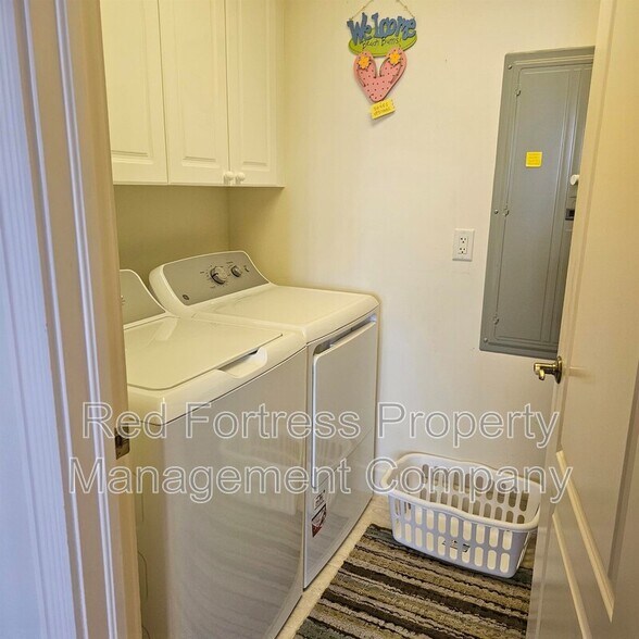 Building Photo - 11600 Court of Palms