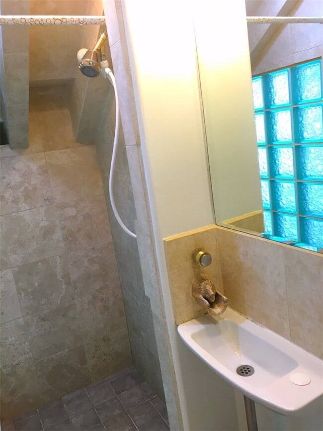 Building Photo - 711 CA-1