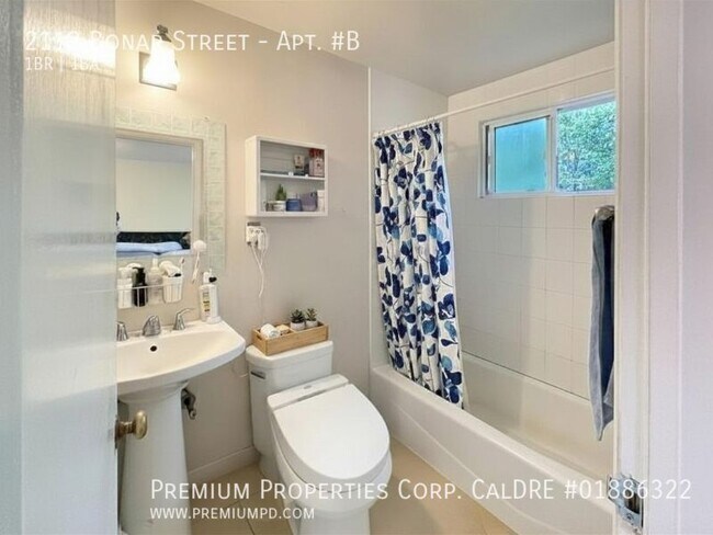 Building Photo - 2112 Bonar St