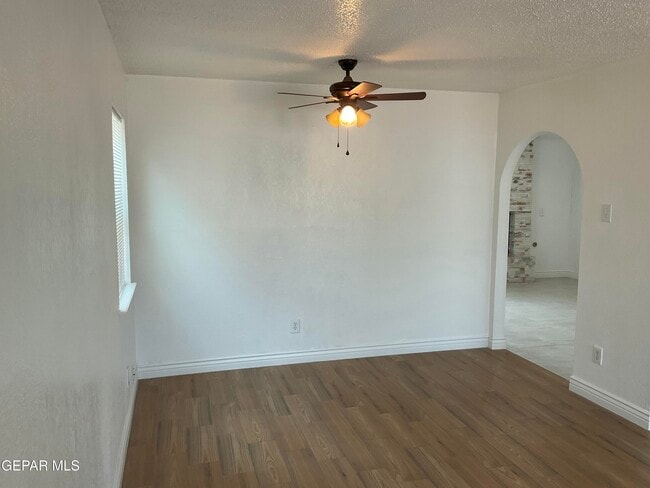 Building Photo - 335 Flynn Dr