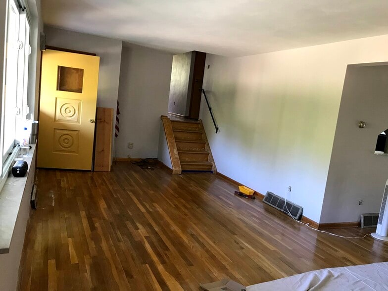 Large living room - 1262 Onondago St