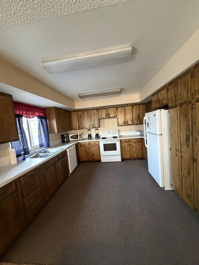 Building Photo - 120 Carlanna Lake Rd