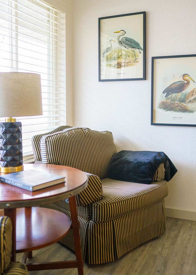 Building Photo - Lilac Retreat - Unit C