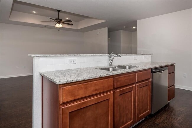 Building Photo - 105 Lion Dr N