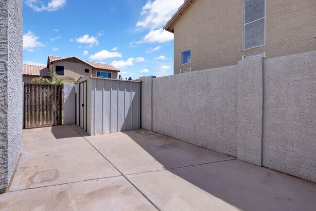 Building Photo - Beautiful 5-Bedroom Home with Private Pool...