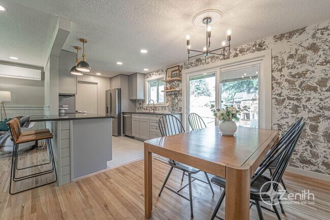 Building Photo - 1011 NE 82nd Ave