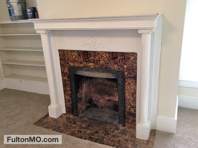 Building Photo - 301 West 5th Street Apartment A