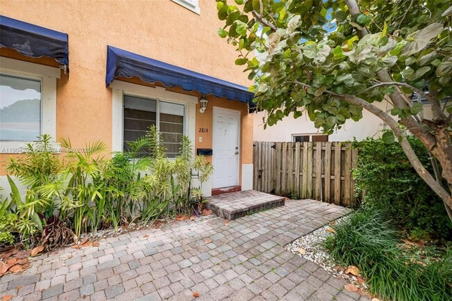 Building Photo - 2814 SW 27th St