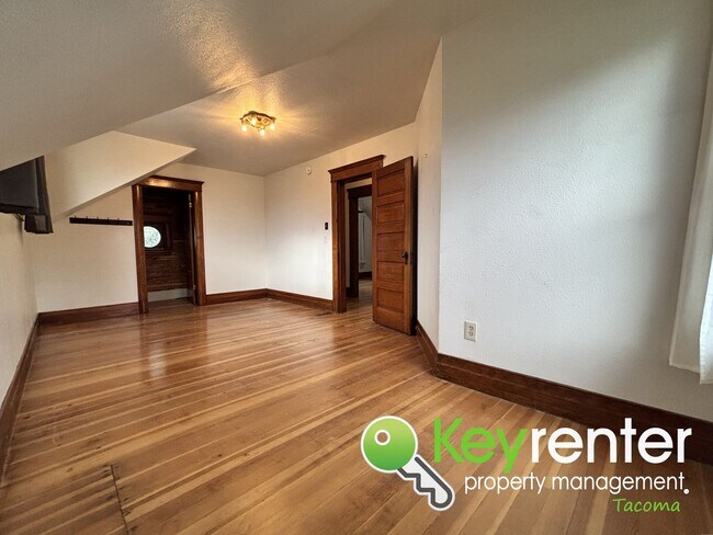 Building Photo - Unique 3-Bedroom Tacoma Home with Fenced Y...