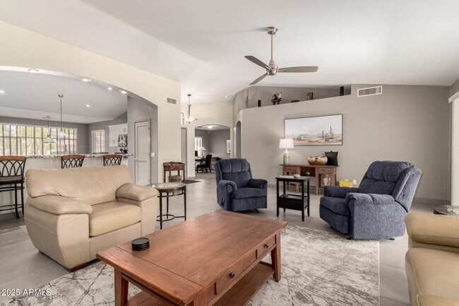Building Photo - 9637 E Sundune Dr