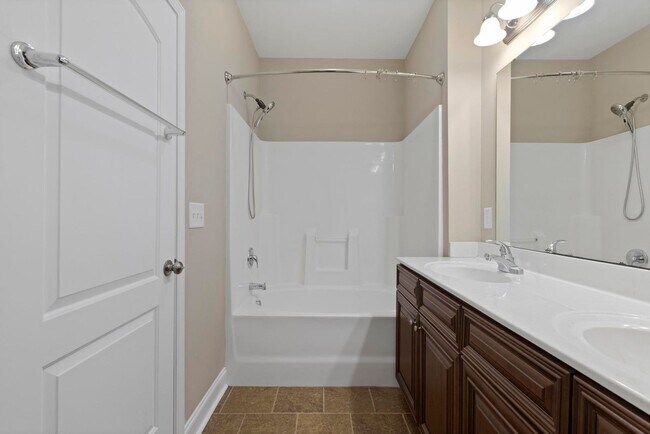 Building Photo - Beautiful 3-bedroom, 2.5-bathroom home available for lease in Hampstead