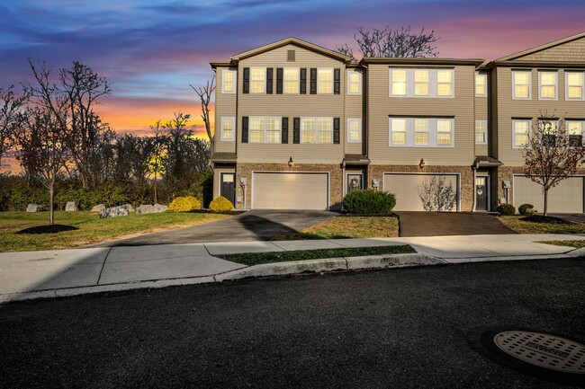 Primary Photo - Luxury 4/BR townhome in Carlisle