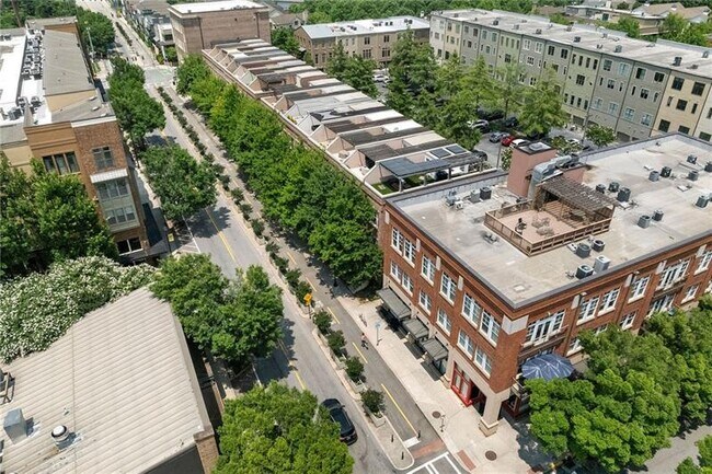 Building Photo - 422 Bill Kennedy Wy SE