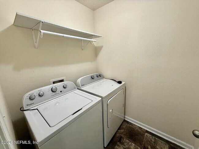 Building Photo - 1859 Cherry Crk Wy