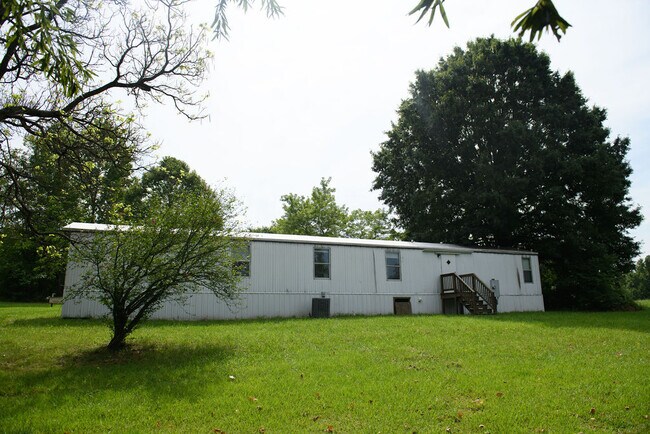 Building Photo - 416 E Steeple Chase Rd