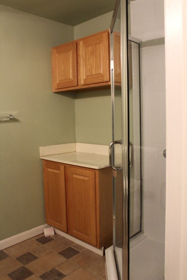 Building Photo - Stunning 3 bedroom/ 1 3/4 bath Ranch in Ha...