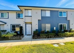Building Photo - 10635 Aristocrat Ct