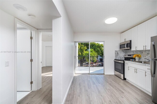 Building Photo - 2461 SW 22nd St