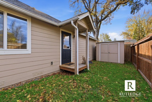 Building Photo - Cozy 2 Bedroom, 1 Bath in the Heart of Medford