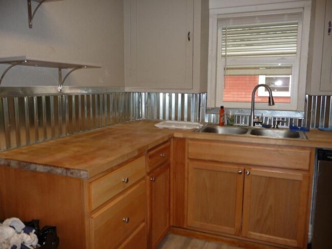 Building Photo - 3 bedroom in Billings MT 59101